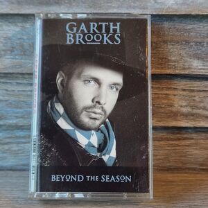 🔥 Garth Brooks 'Beyond the Season' Cassette Tape Country Music